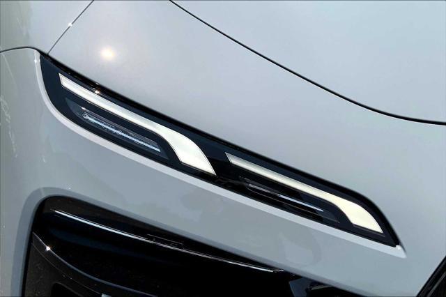new 2025 BMW 760 car, priced at $129,625