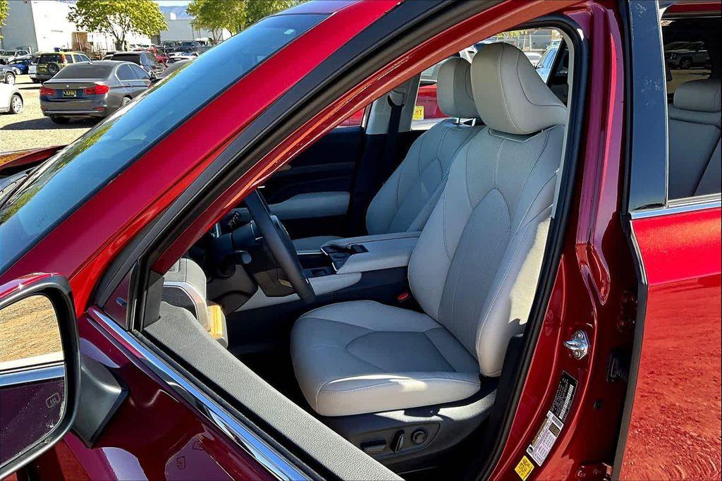 used 2025 Toyota Grand Highlander car, priced at $59,950