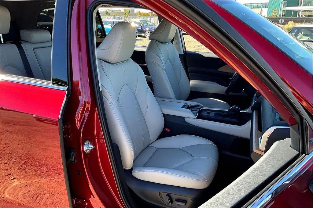 used 2025 Toyota Grand Highlander car, priced at $59,950