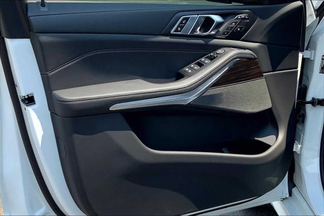 new 2026 BMW X7 car, priced at $93,675