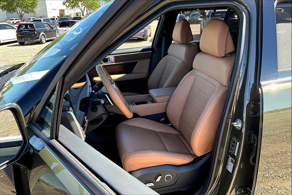 used 2025 Hyundai Santa Fe car, priced at $42,500