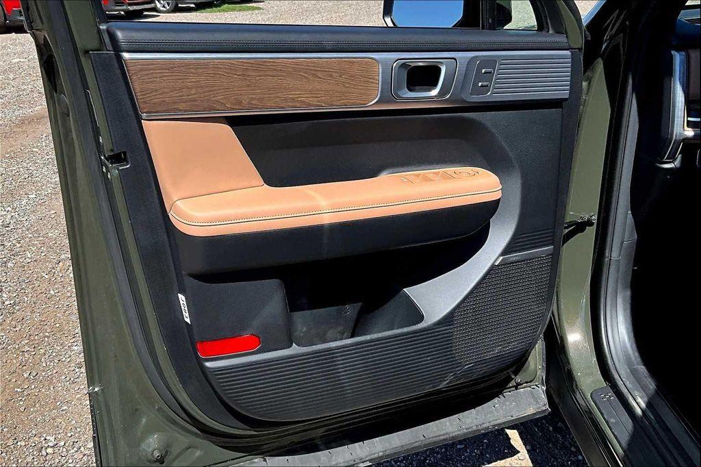 used 2025 Hyundai Santa Fe car, priced at $42,500