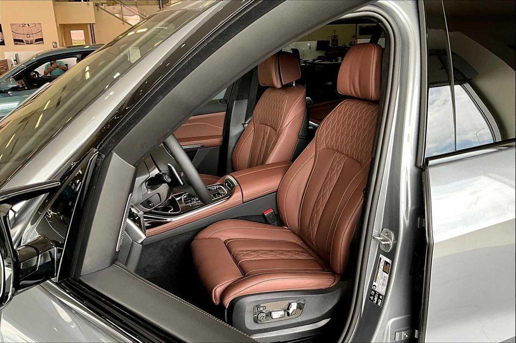 new 2026 BMW X7 car, priced at $125,690