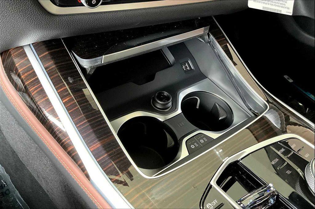 new 2026 BMW X7 car, priced at $125,690