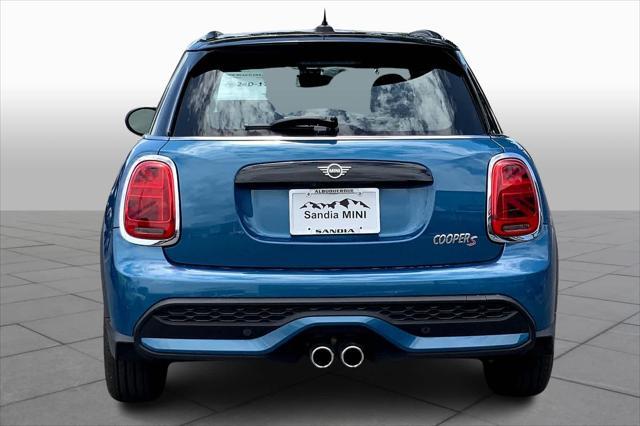 new 2024 MINI Hardtop car, priced at $32,000