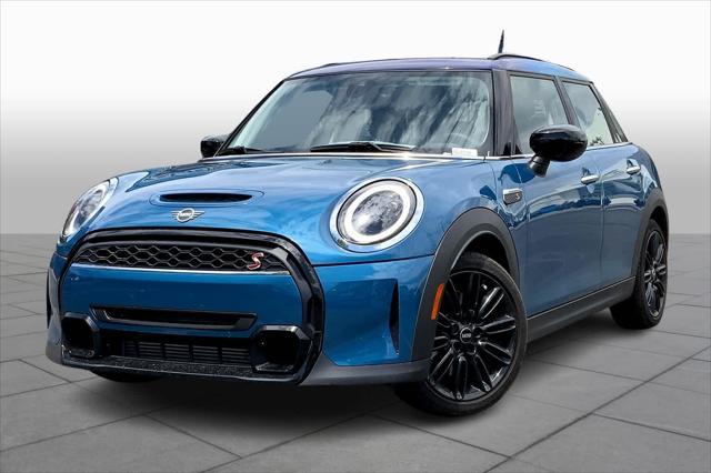 new 2024 MINI Hardtop car, priced at $32,000