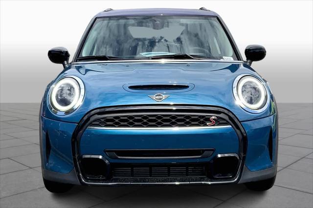 new 2024 MINI Hardtop car, priced at $32,000