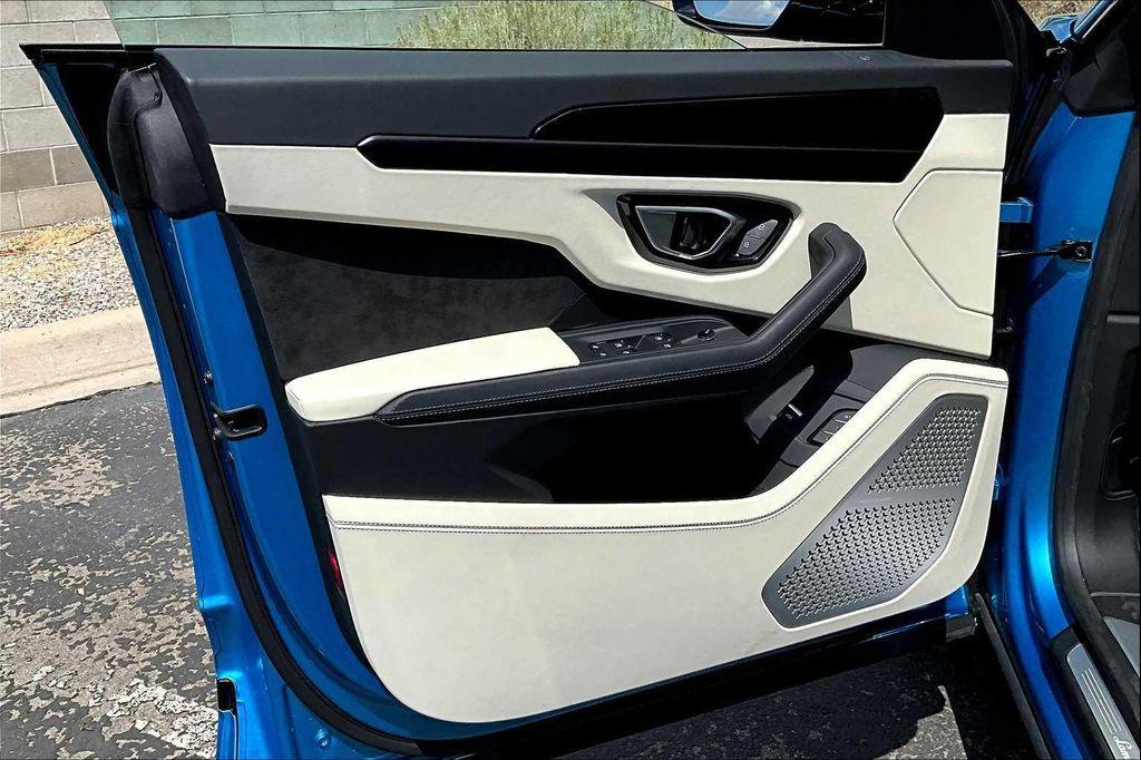 used 2023 Lamborghini Urus car, priced at $259,000