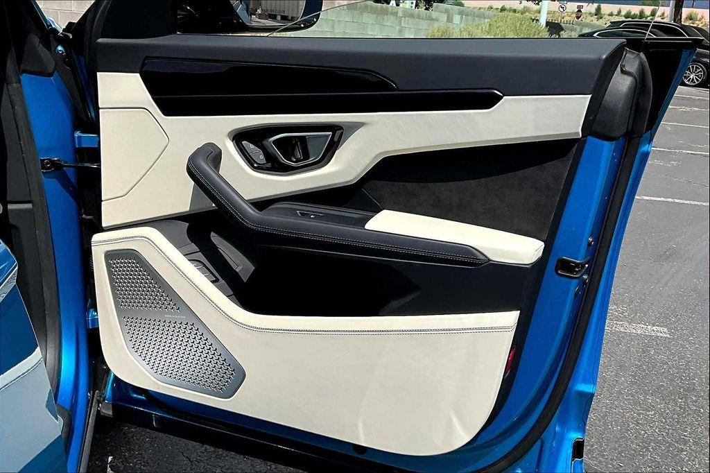 used 2023 Lamborghini Urus car, priced at $259,000