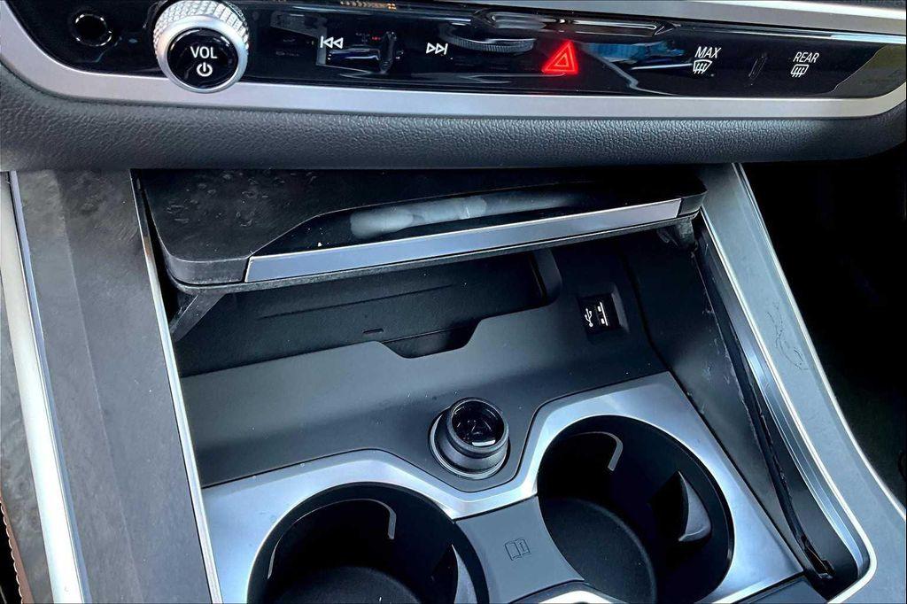 new 2026 BMW X7 car, priced at $128,230