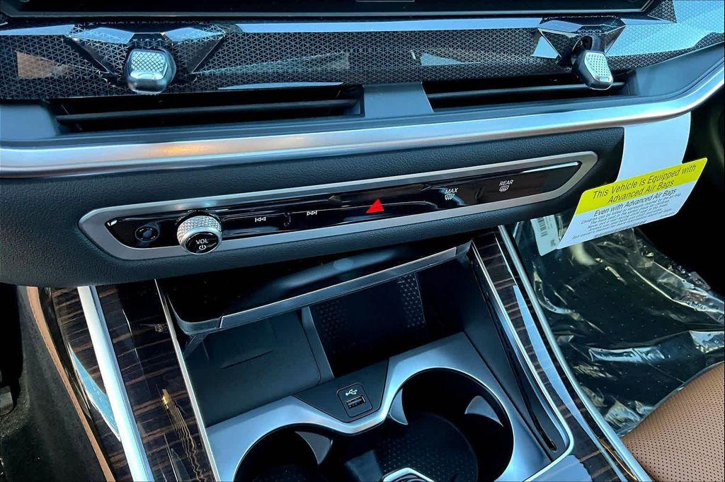 new 2026 BMW X7 car, priced at $99,780