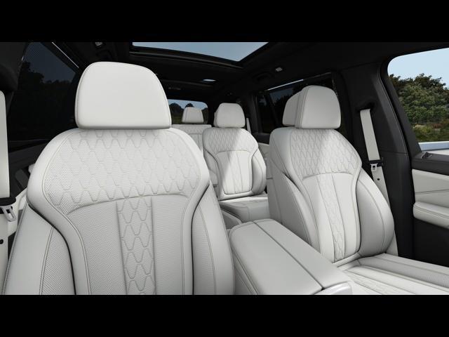 new 2025 BMW X7 car, priced at $121,605