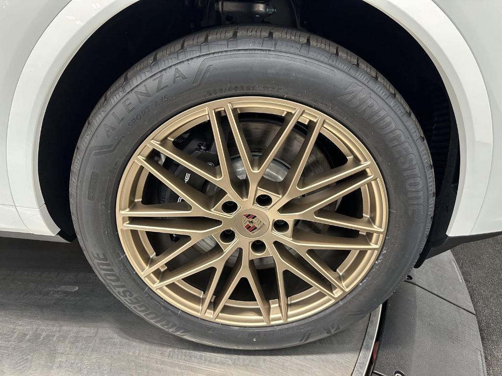 new 2025 Porsche Cayenne car, priced at $130,075