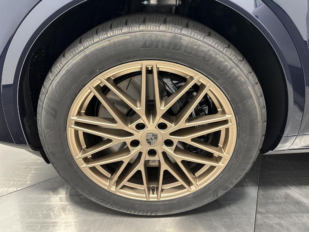 new 2025 Porsche Cayenne car, priced at $193,325