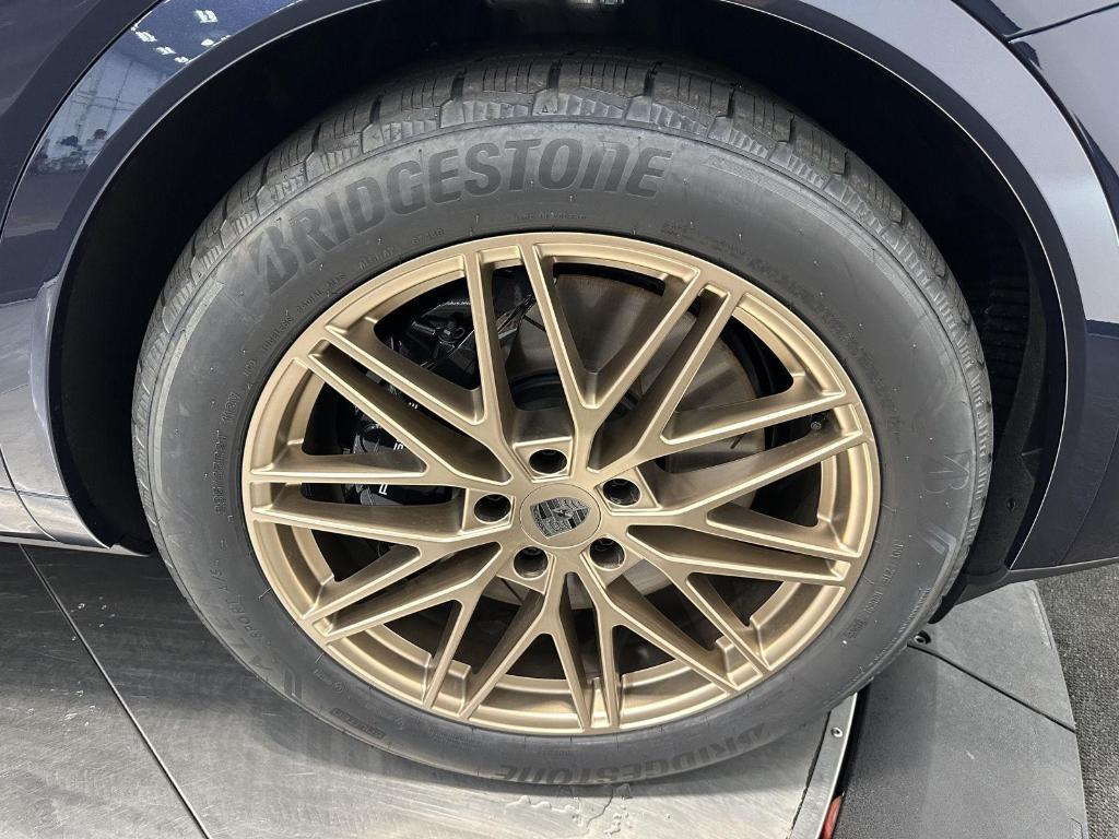 new 2025 Porsche Cayenne car, priced at $193,325