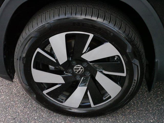 used 2025 Volkswagen Atlas Cross Sport car, priced at $43,975