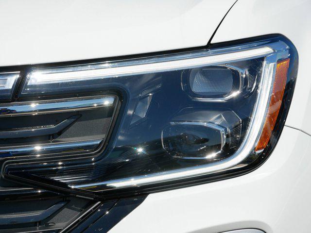 new 2025 Volkswagen Atlas car, priced at $44,174