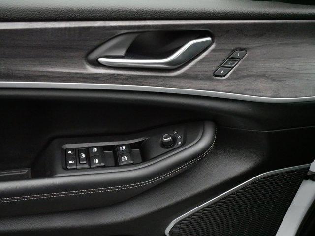 used 2022 Jeep Grand Cherokee car, priced at $33,975