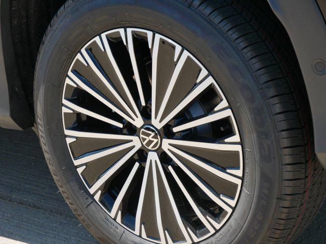 new 2025 Volkswagen Tiguan car, priced at $33,332