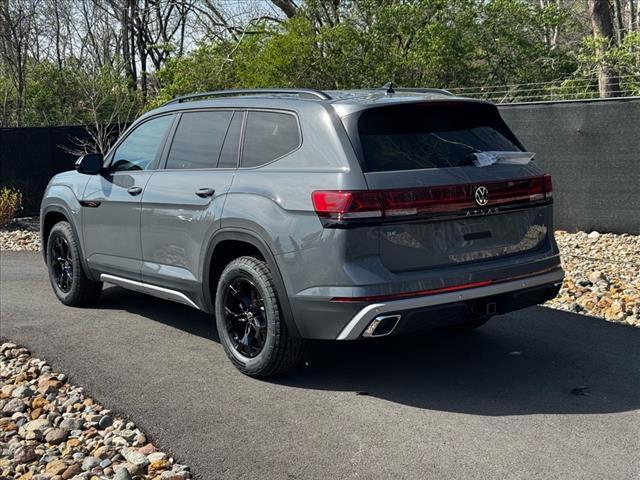 new 2025 Volkswagen Atlas car, priced at $45,226