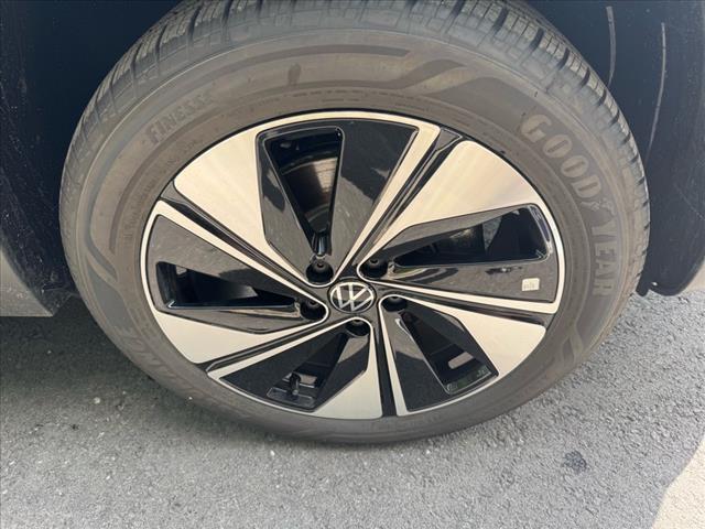 new 2025 Volkswagen Taos car, priced at $30,671
