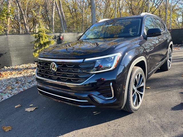 new 2025 Volkswagen Atlas car, priced at $53,738