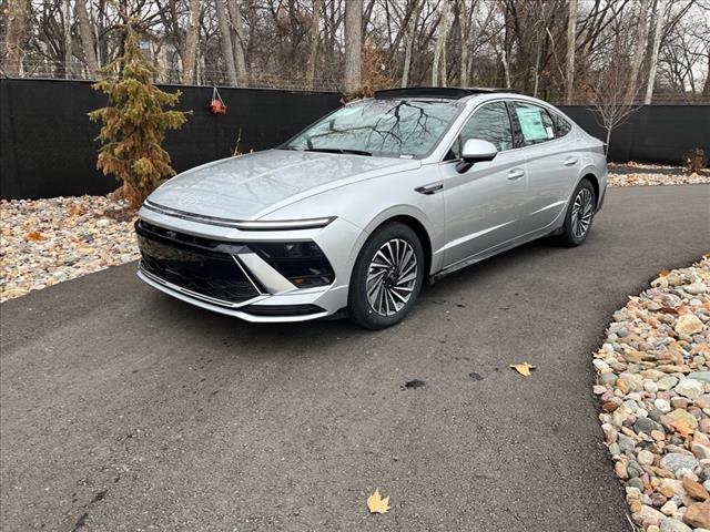 new 2025 Hyundai Sonata Hybrid car, priced at $38,613