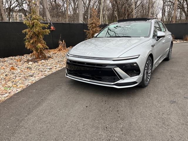 new 2025 Hyundai Sonata Hybrid car, priced at $38,613