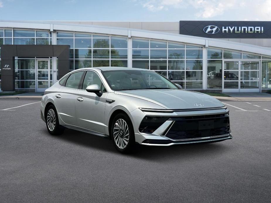 new 2025 Hyundai Sonata Hybrid car, priced at $38,613