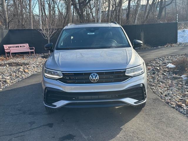 new 2024 Volkswagen Tiguan car, priced at $33,073