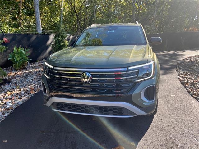 new 2024 Volkswagen Atlas car, priced at $51,521