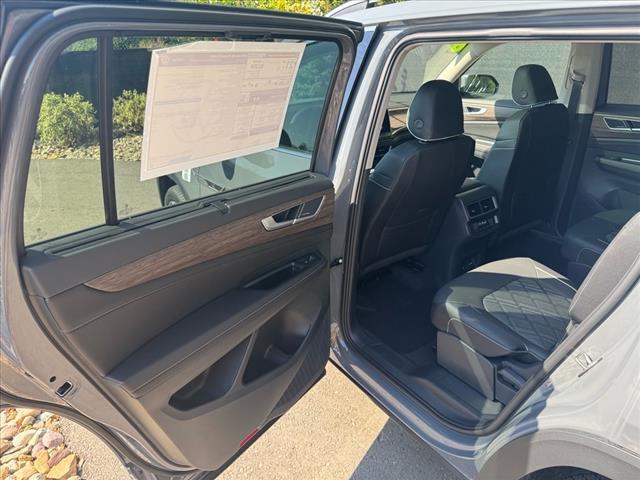 new 2026 Volkswagen Atlas car, priced at $58,286