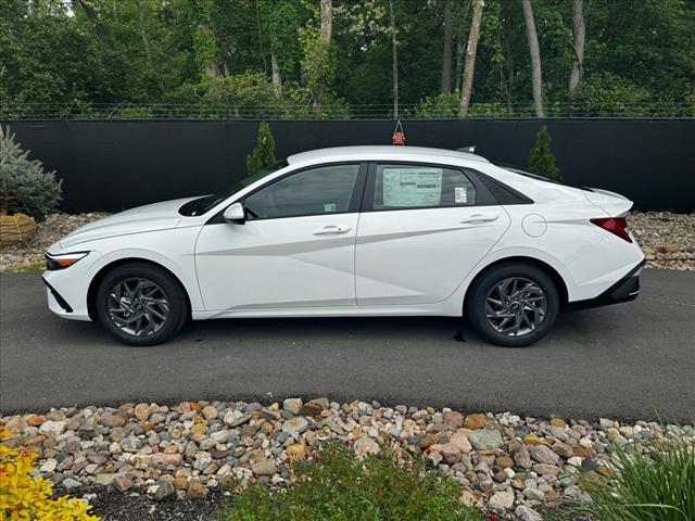 new 2025 Hyundai ELANTRA HEV car, priced at $25,913