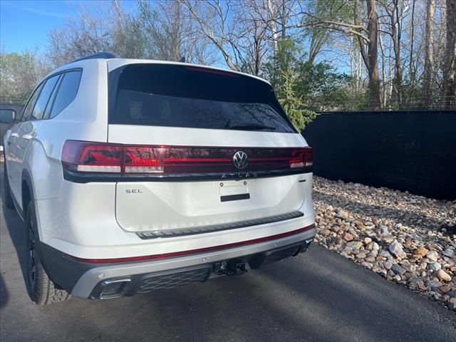 new 2024 Volkswagen Atlas car, priced at $52,423
