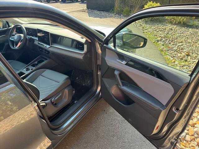 new 2025 Volkswagen Tiguan car, priced at $36,176