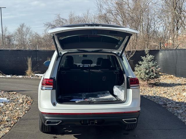 new 2025 Volkswagen Atlas car, priced at $46,076