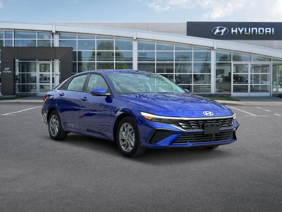 new 2025 Hyundai Elantra HEV car, priced at $26,375