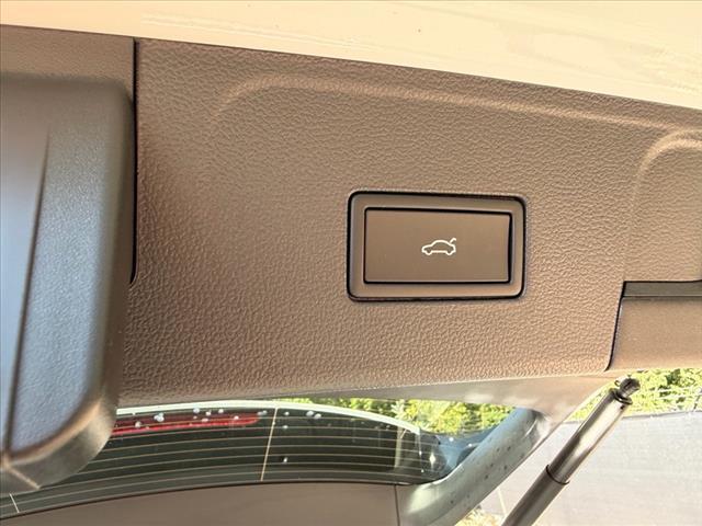 new 2026 Volkswagen Atlas car, priced at $49,286