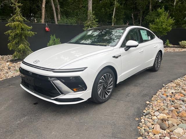 new 2024 Hyundai Sonata Hybrid car, priced at $38,380