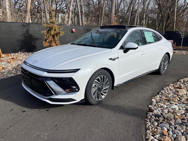 new 2024 Hyundai Sonata Hybrid car, priced at $38,305