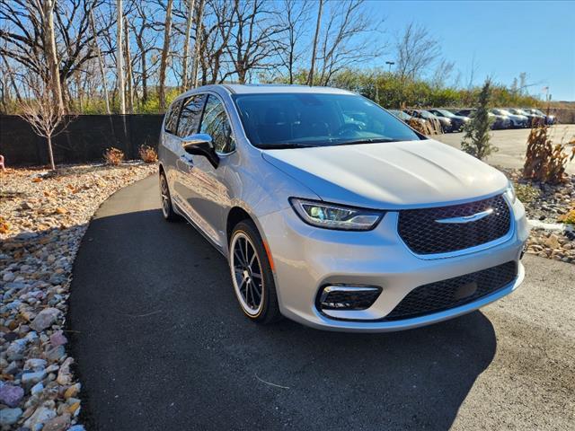 used 2023 Chrysler Pacifica Hybrid car, priced at $36,995