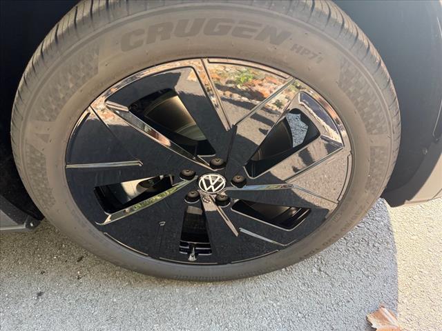 new 2025 Volkswagen ID.4 car, priced at $60,166
