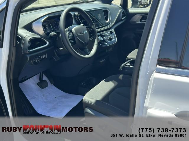 used 2023 Chrysler Pacifica car, priced at $30,995