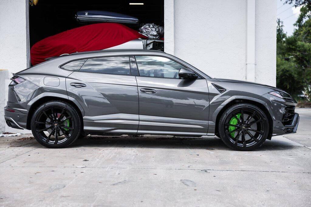 used 2022 Lamborghini Urus car, priced at $219,995