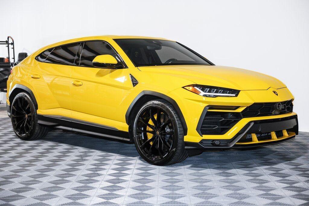 used 2022 Lamborghini Urus car, priced at $259,995