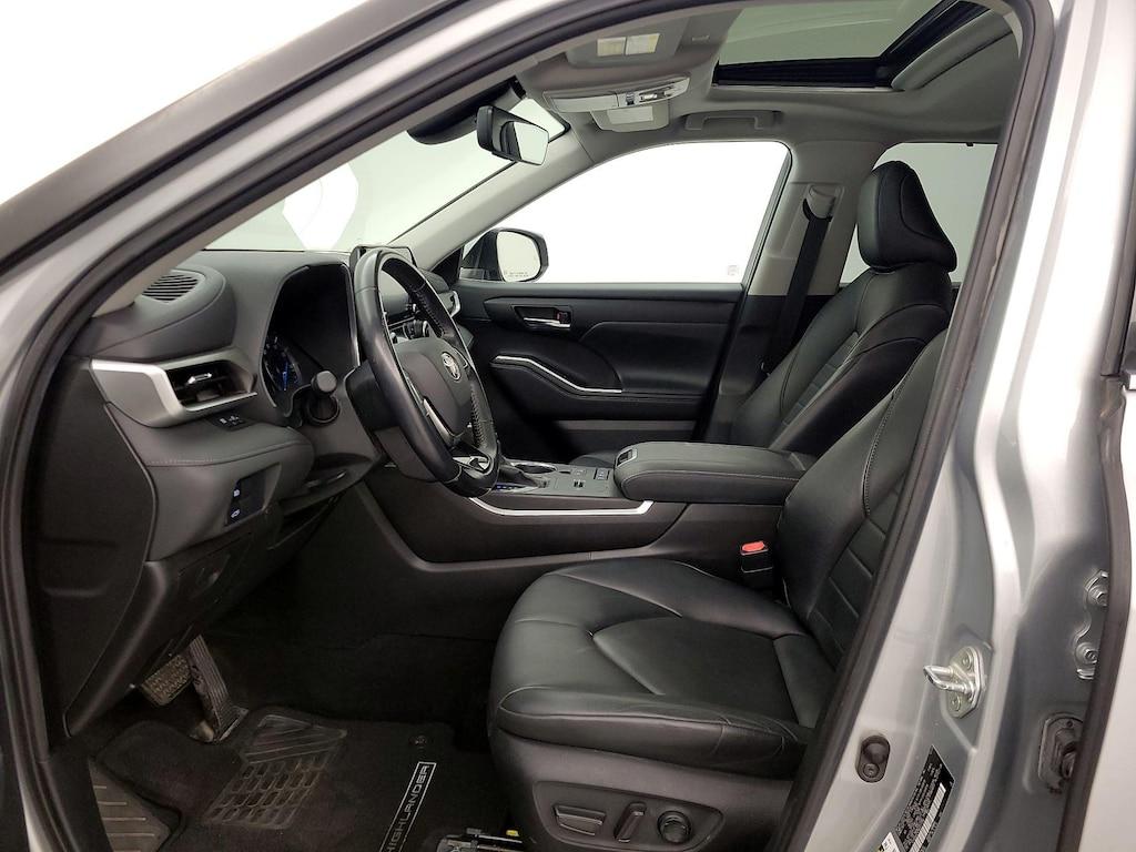 used 2021 Toyota Highlander Hybrid car, priced at $39,998