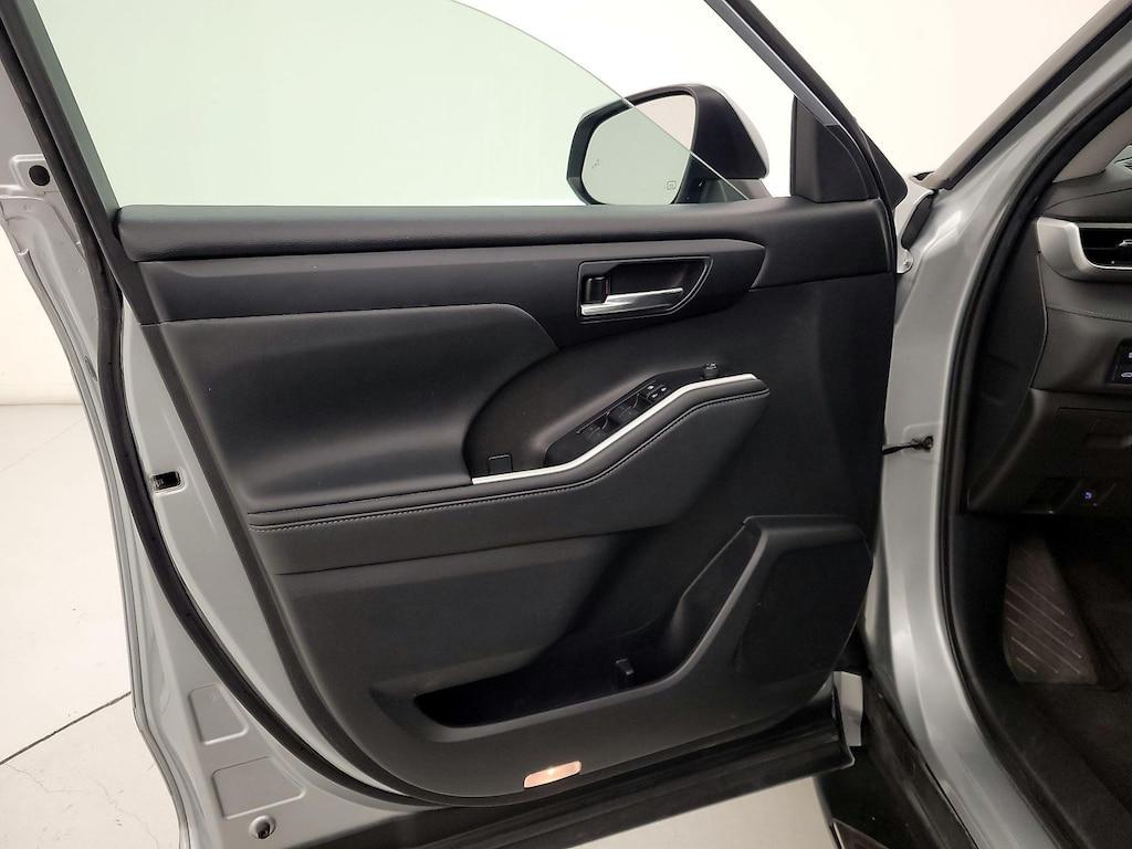 used 2021 Toyota Highlander Hybrid car, priced at $39,998