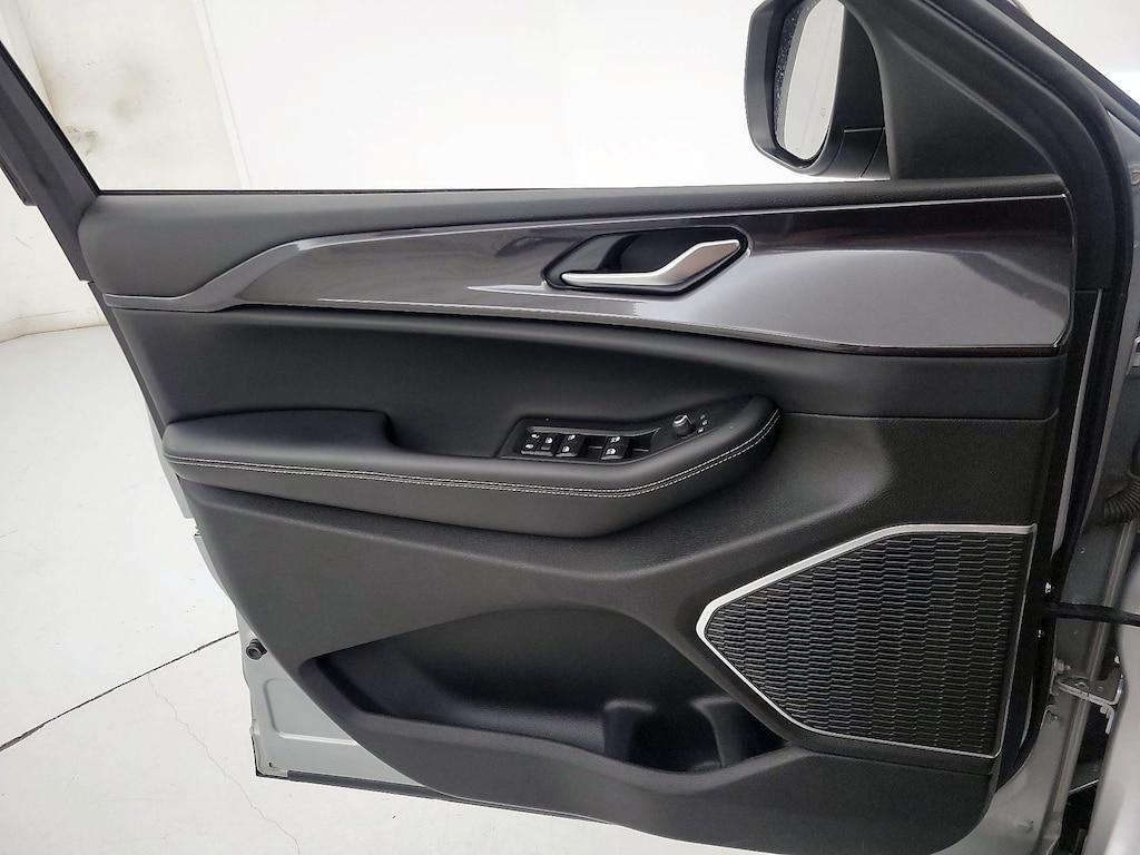 used 2022 Jeep Grand Cherokee car, priced at $27,998