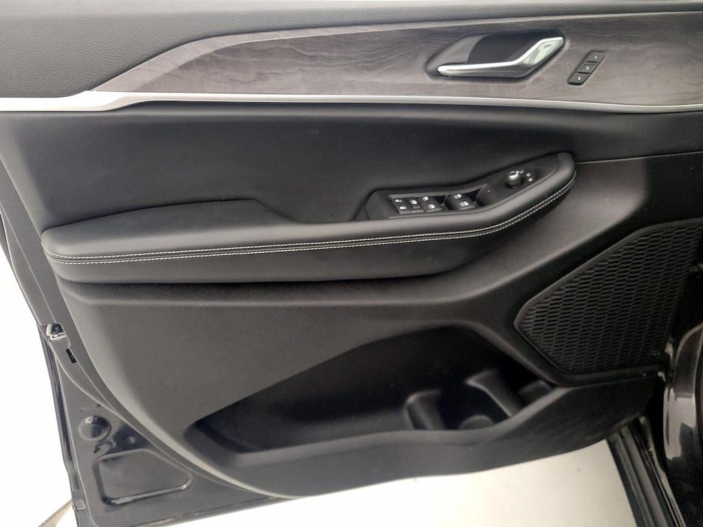 used 2024 Jeep Grand Cherokee L car, priced at $35,998