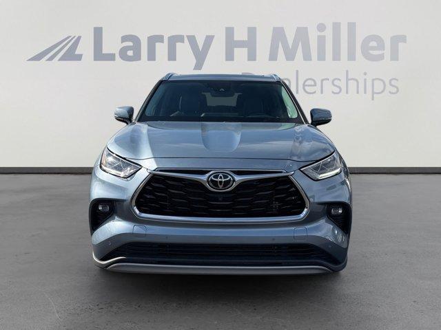 used 2022 Toyota Highlander car, priced at $40,556